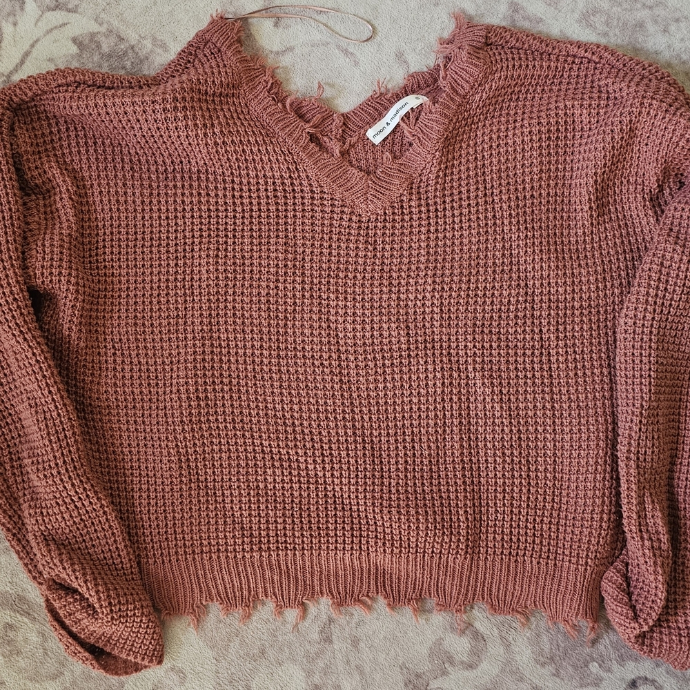 moon & madison V-Neck Frayed Hem Sweater - Mauve